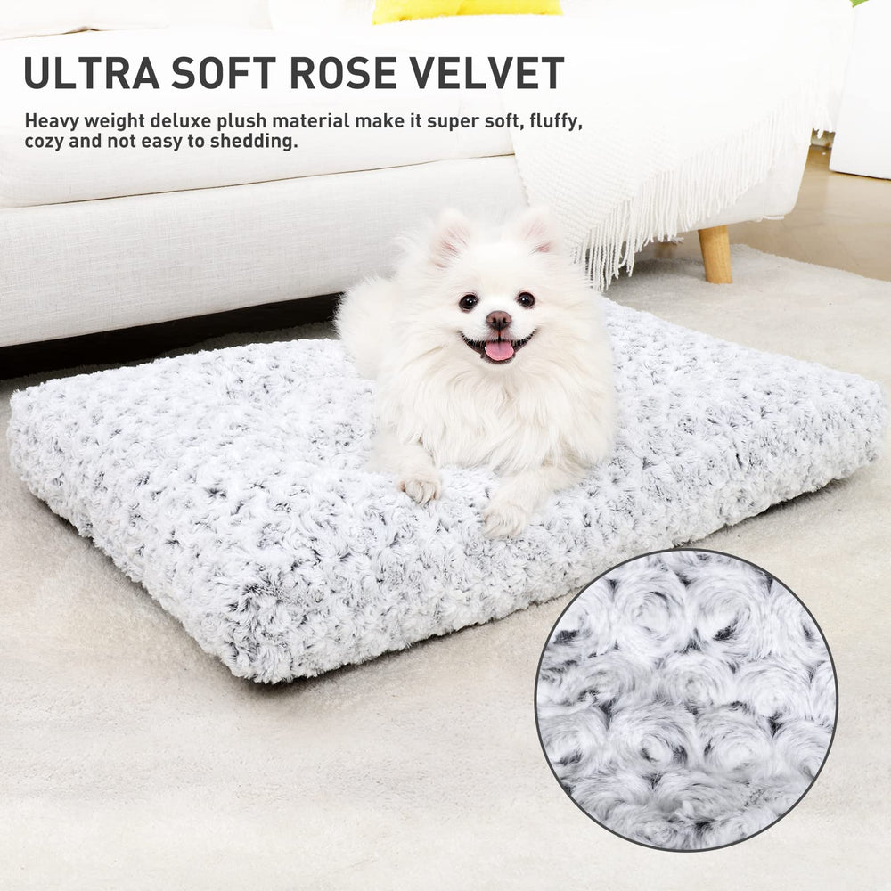 KSIIIA washable dog bed Deluxe top view highlights soft velvet surface for calm resting.