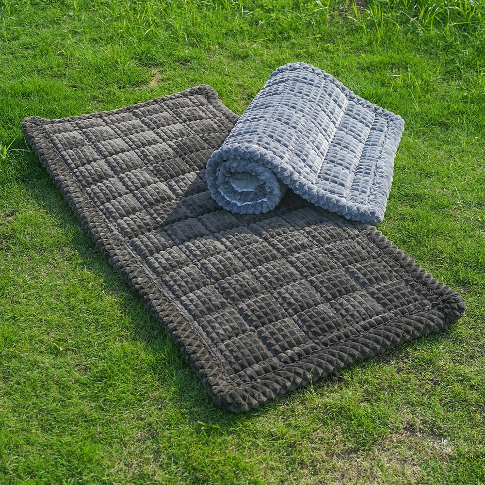 Ksiliup car-bed image shows soft patterns blending interiors and protecting surfaces.