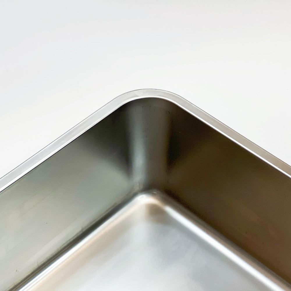 KUNWU stainless steel litter box in use with cat demonstrating spacious interior