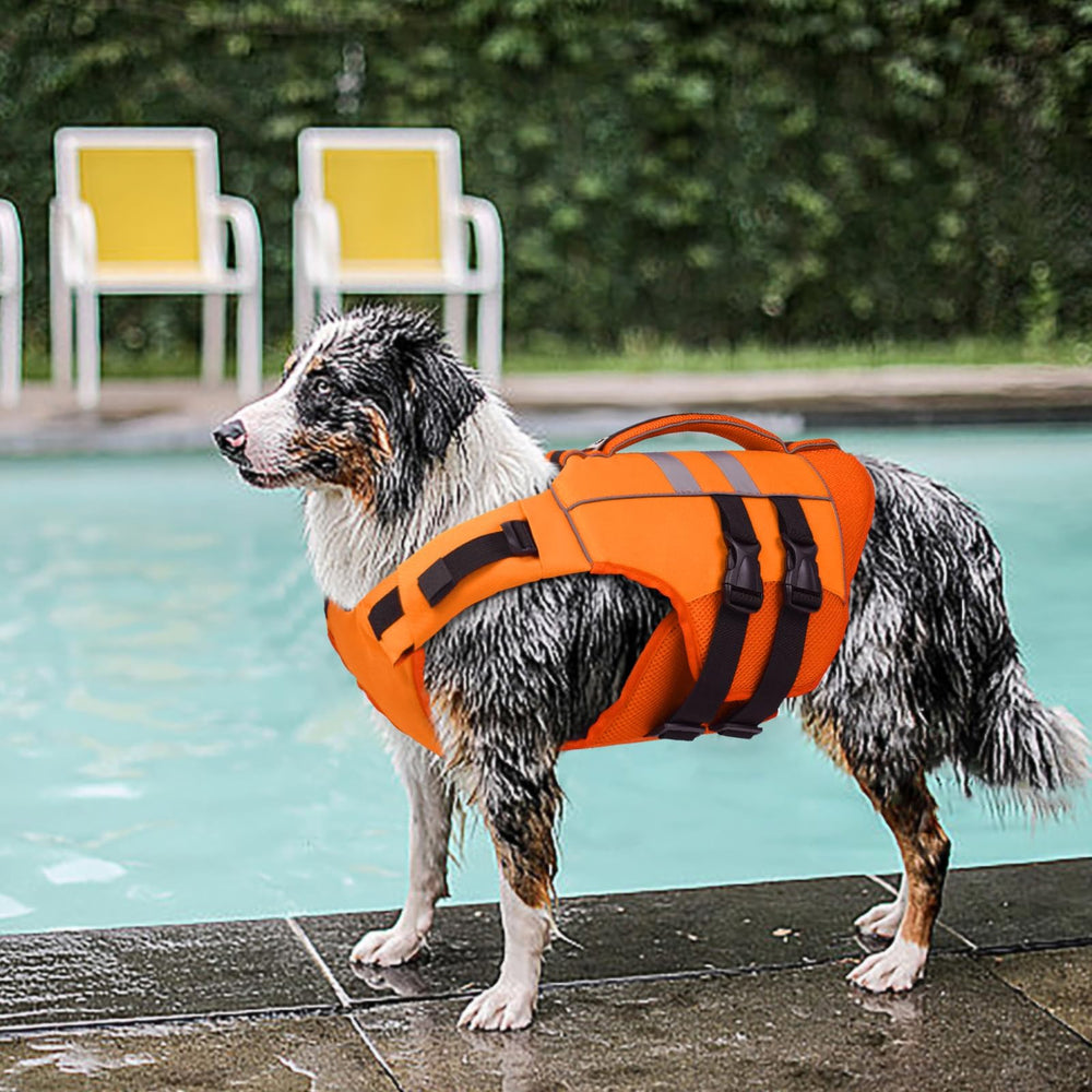 Kuoser polyester-padding material offers durable, comfortable wear.