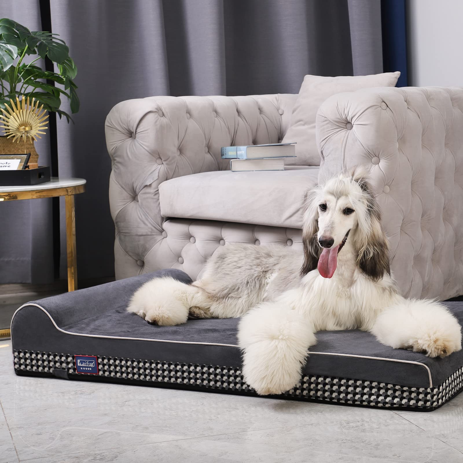 Laifug black-white plaid cover design highlighting stylish pet-safe look.