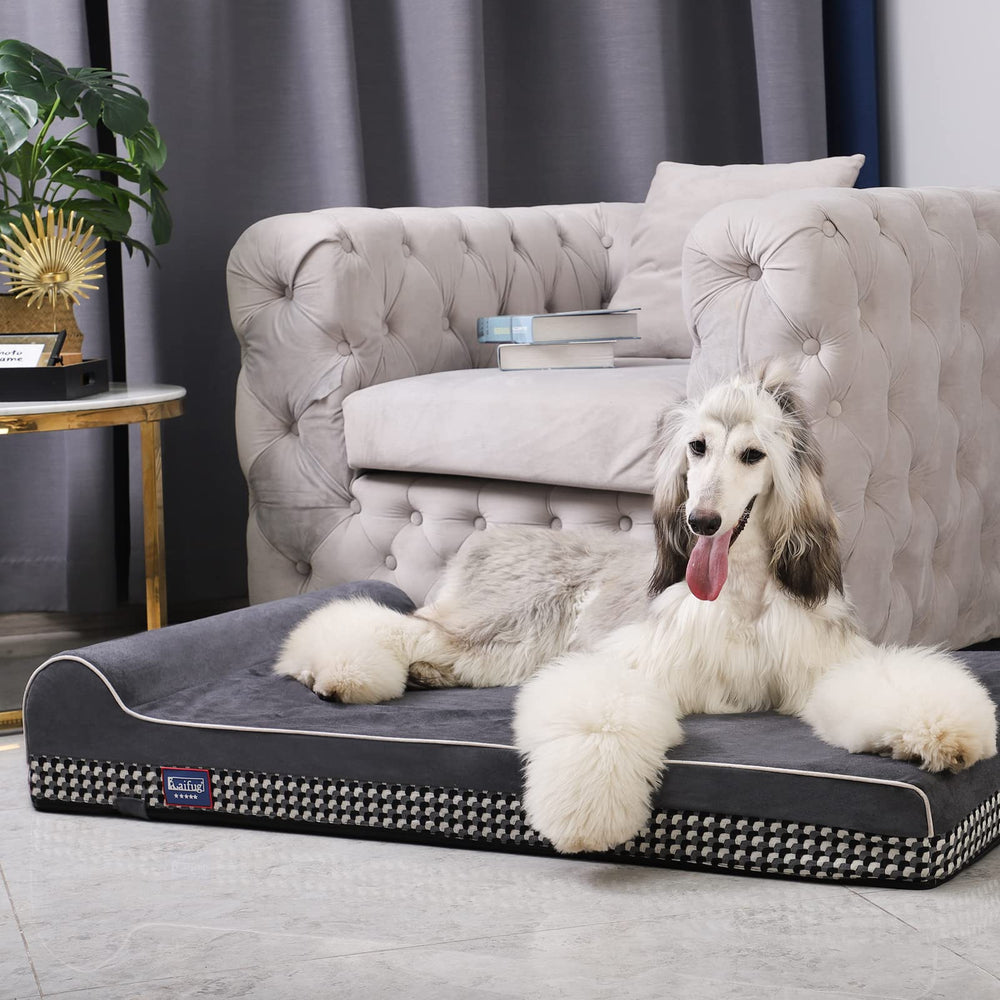 Laifug black-white plaid cover design highlighting stylish pet-safe look.