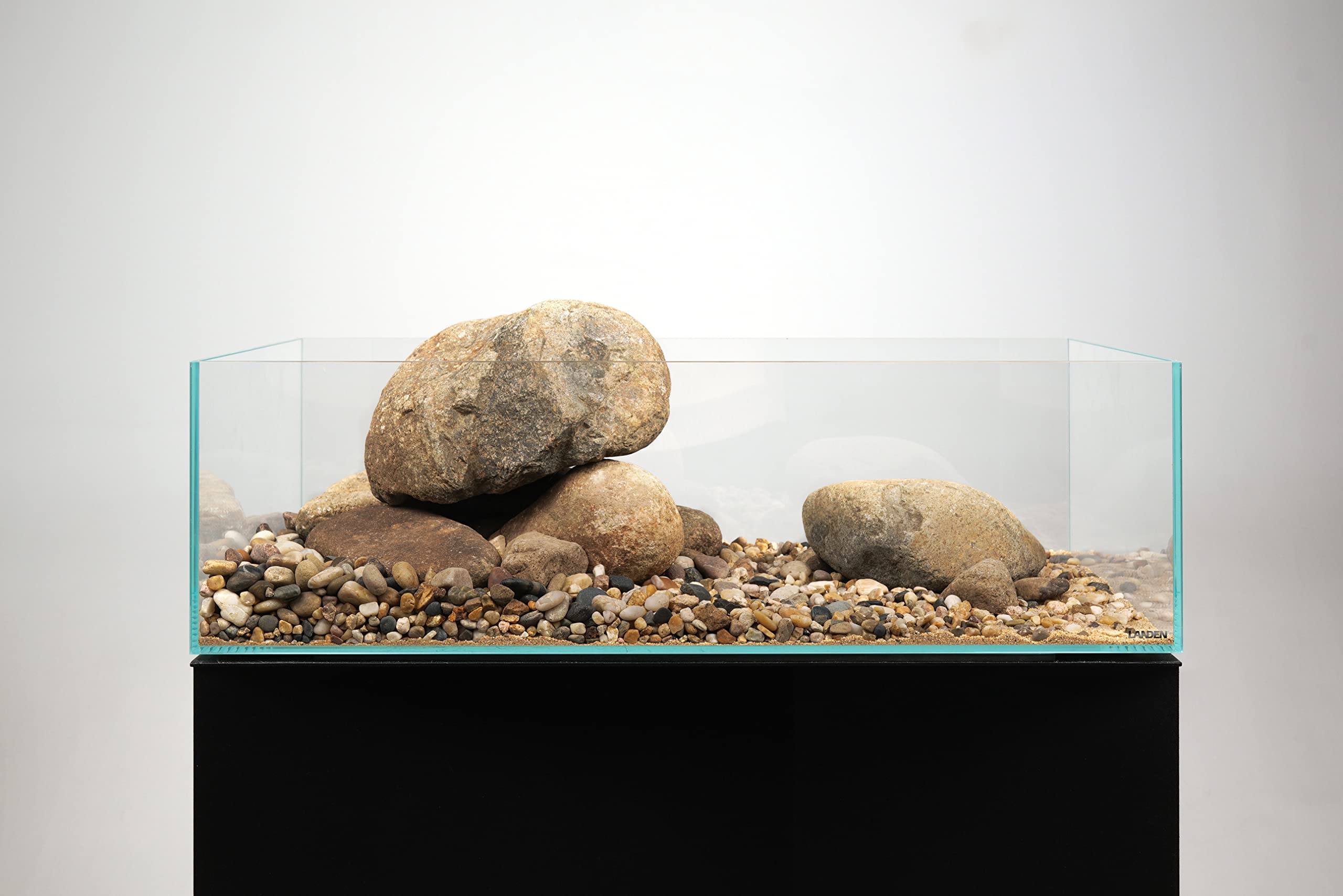 LANDEN 60S dimensions-specs clearly show 60x30x18 cm footprint and five millimeter thickness.
