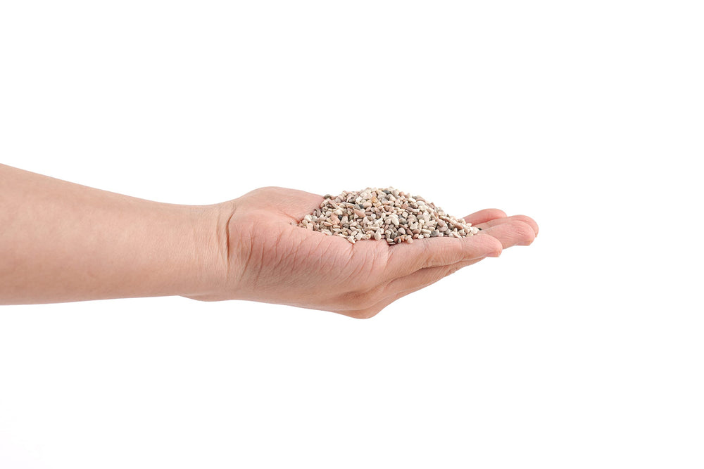 The LANDEN Betanu Aquascape Sand packaging-3-2kg indicates vacuum-packed freshness for shipping and storage.