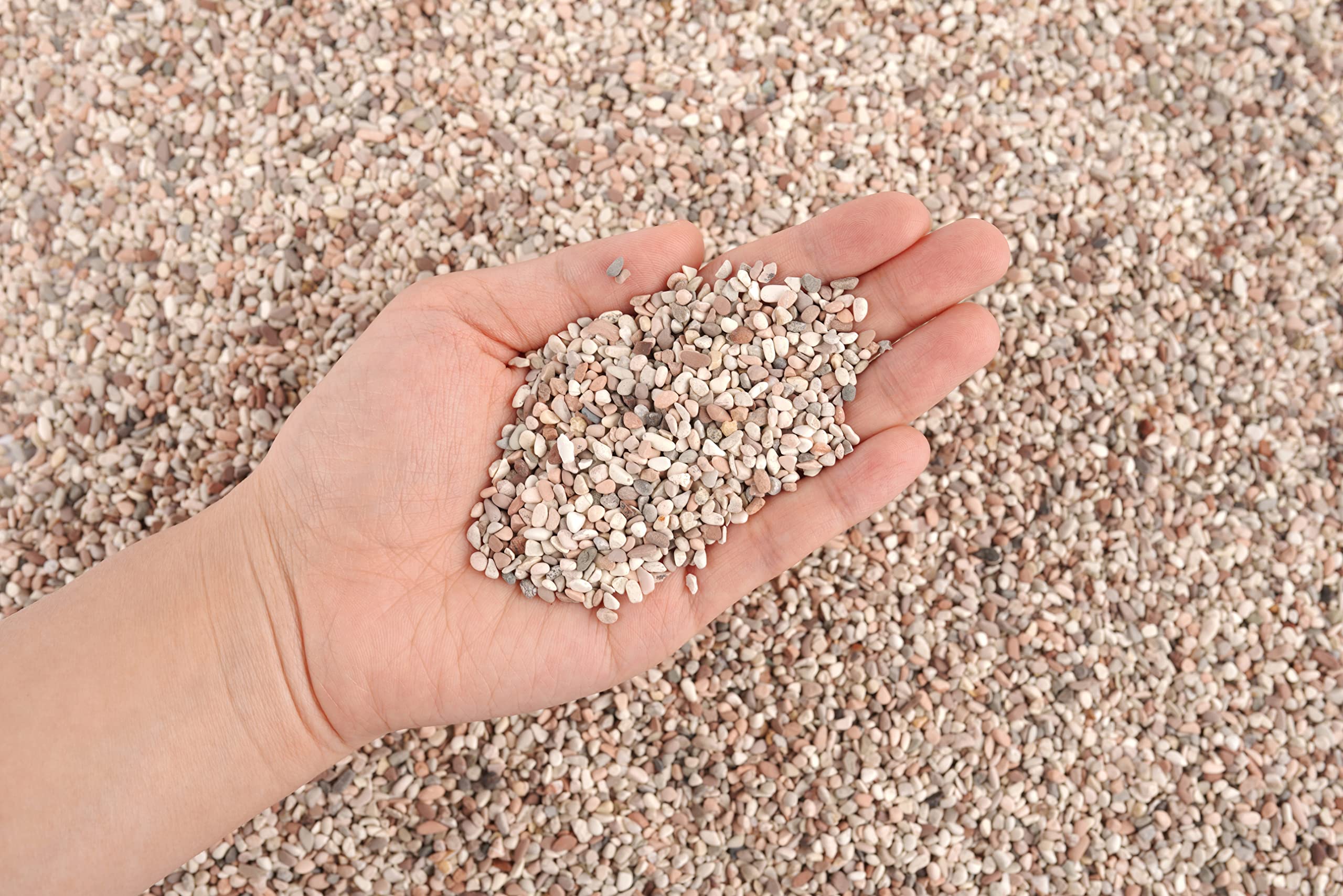 The LANDEN Betanu Aquascape Sand tank-view highlights a light-colored foundation for riverbed-inspired layouts.