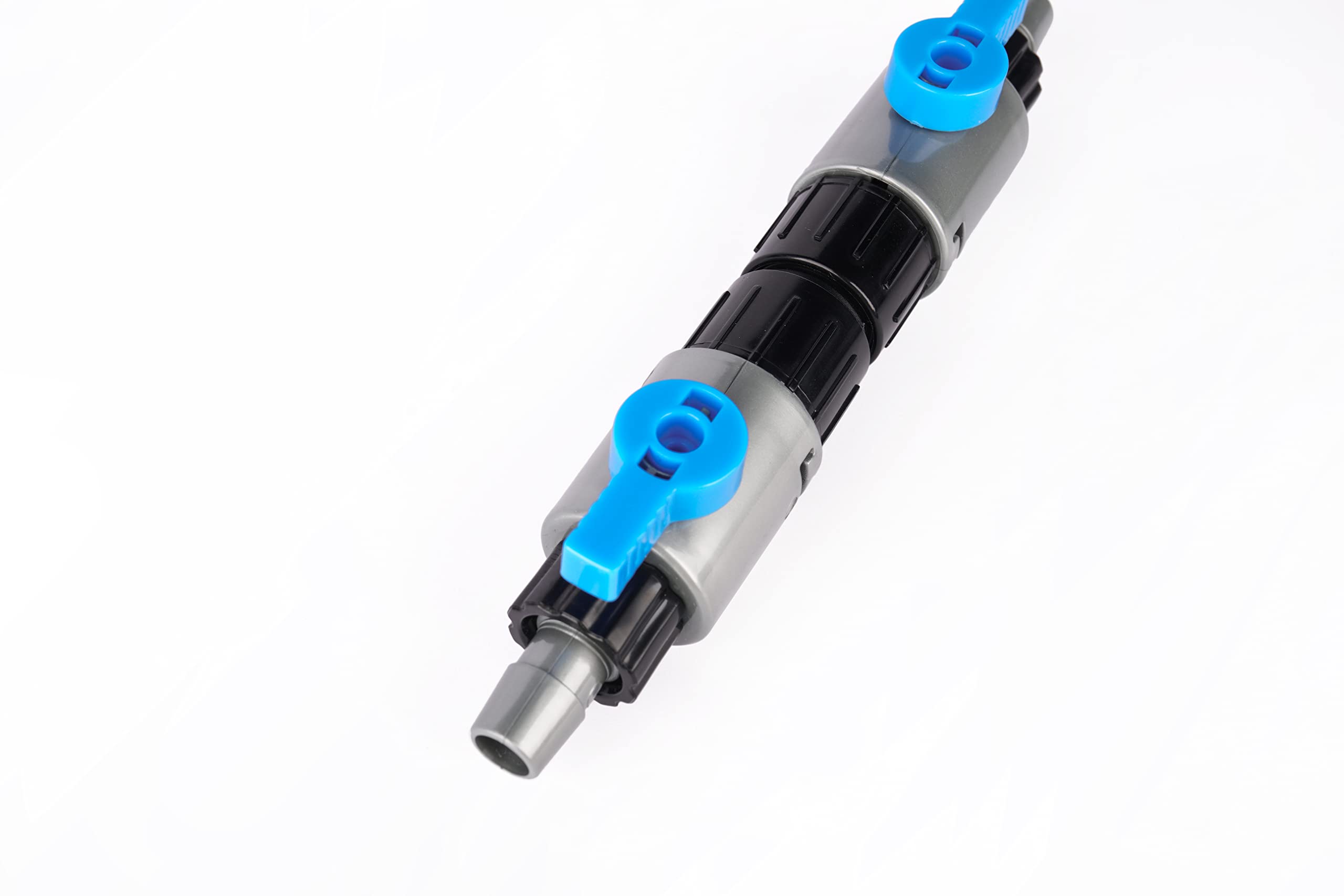 LANDEN double tab connector during water change demonstrates easy draining with minimal spills