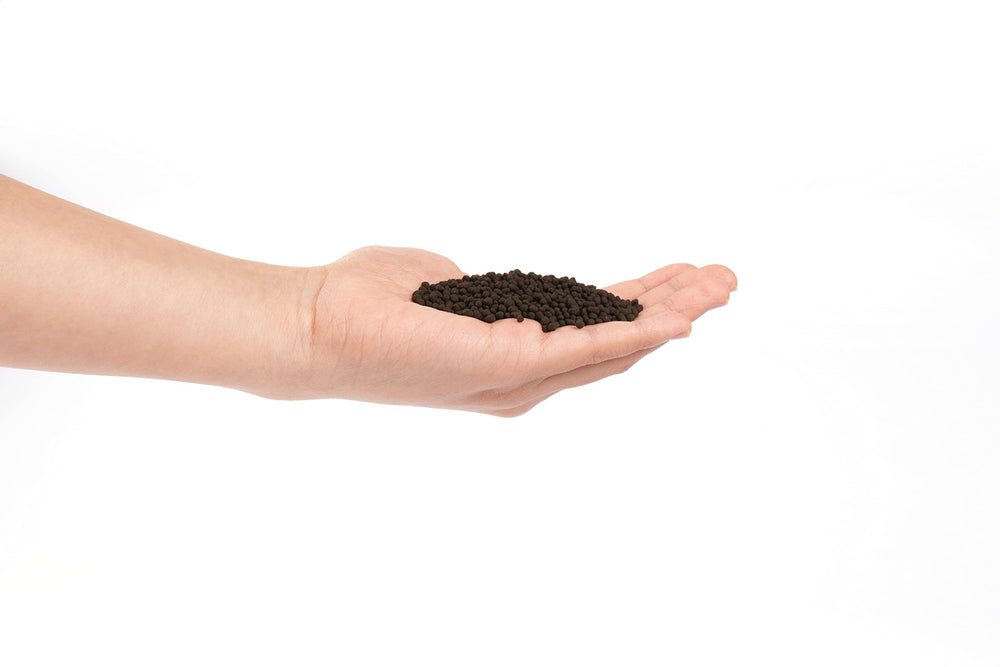 LANDEN THRIVA porous pellet structure supports beneficial bacteria in the aquarium.