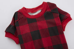 Pijama Lanyarco con patrón de cuadros búfalo rojos y negros.