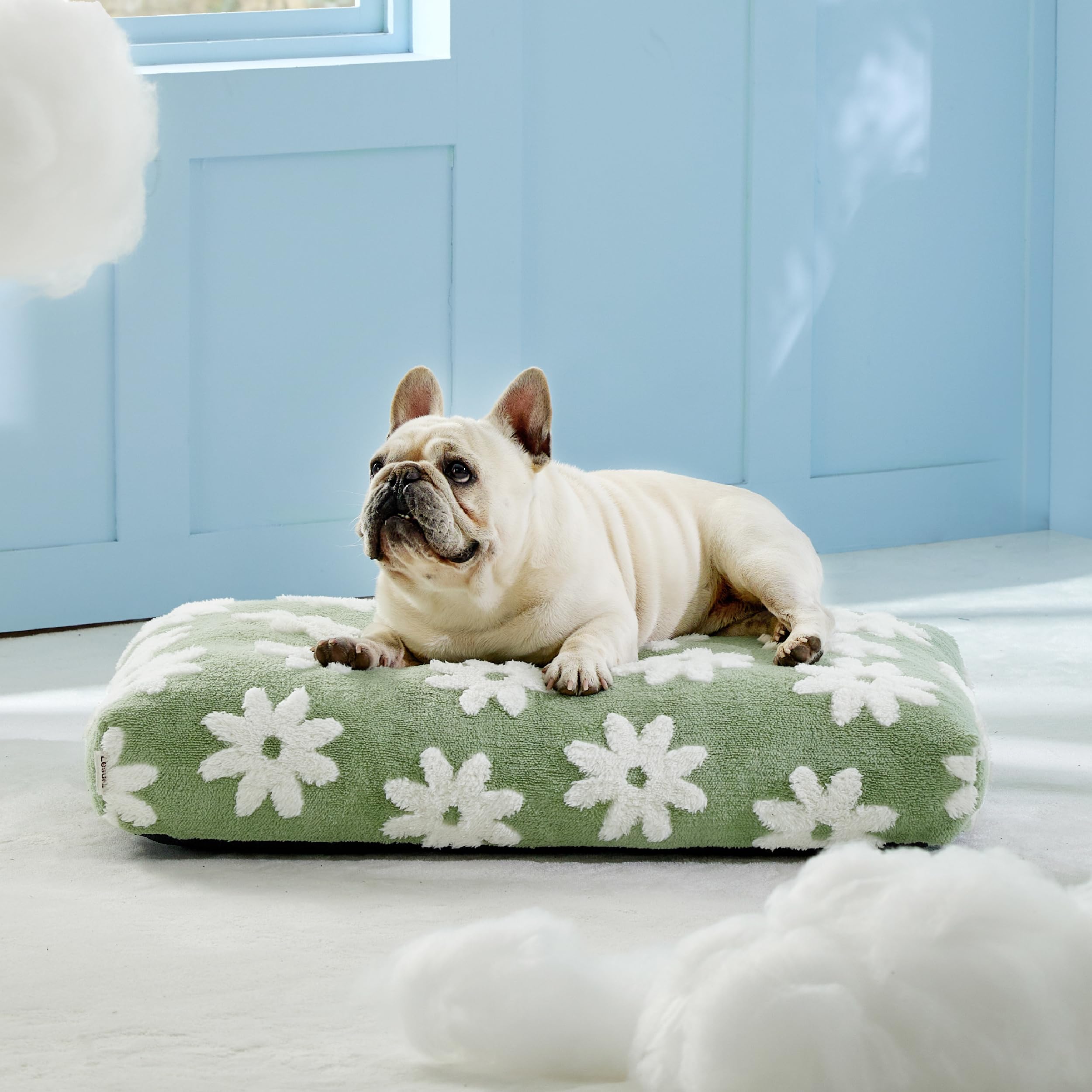 LE SURE dog bed waterproof inner liner protects against spills for calmer evenings.