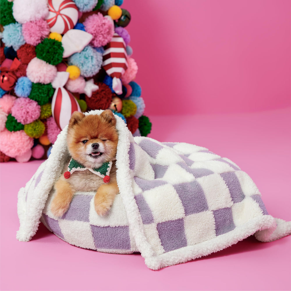 LE SURE double-sided dog blanket with sherpa and jacquard offers versatile warmth.