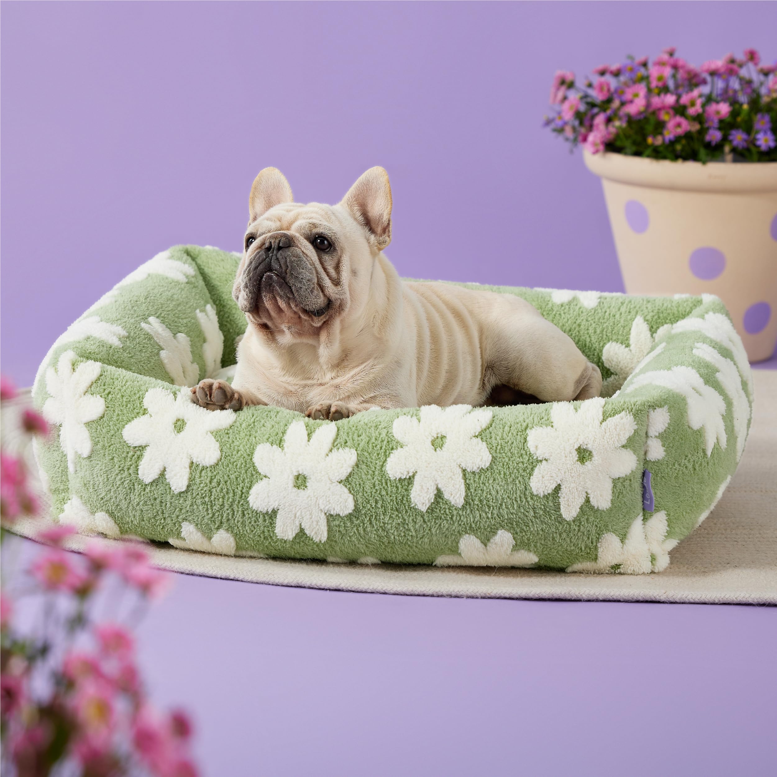 LE SURE non-slip bottom keeps the bed in place during naps.