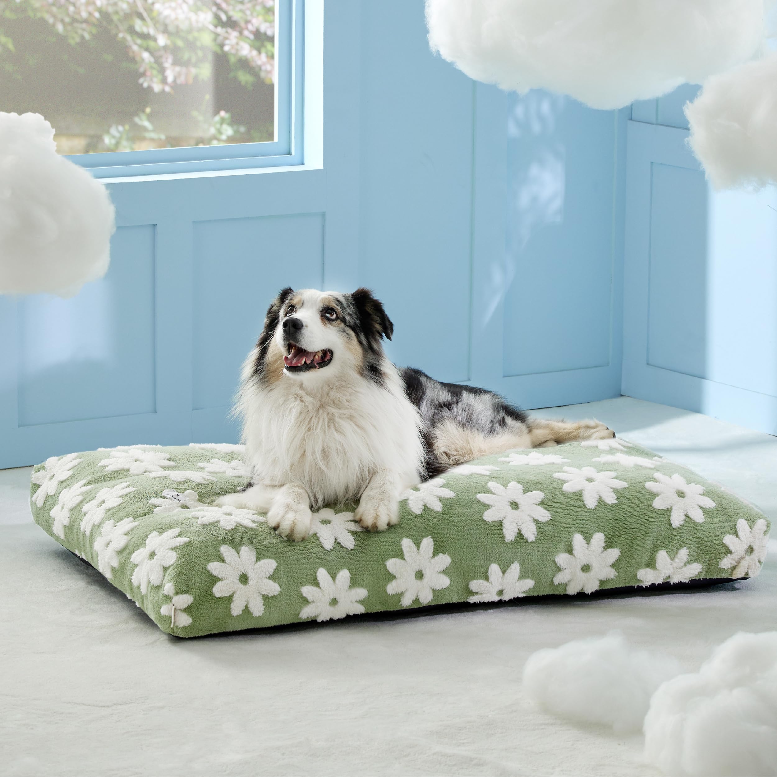 LE SURE XLarge Dog Bed indoor-outdoor-use view showcases versatile placement