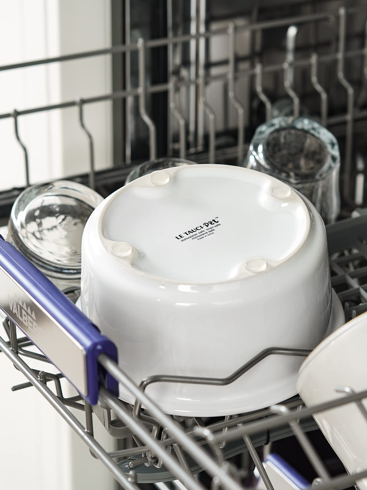 LE TAUCI PET ceramic bowl is dishwasher safe and easy to clean.