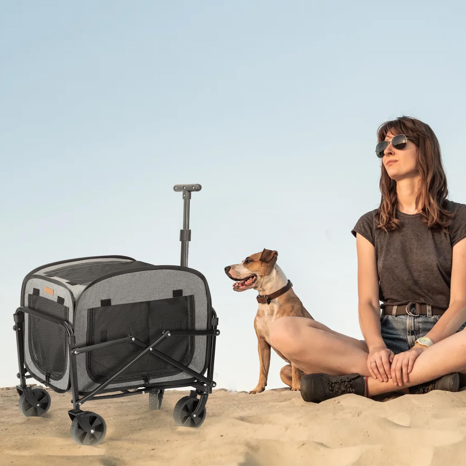 Lekereise pet carrier with stable four-wheel base for smooth travel