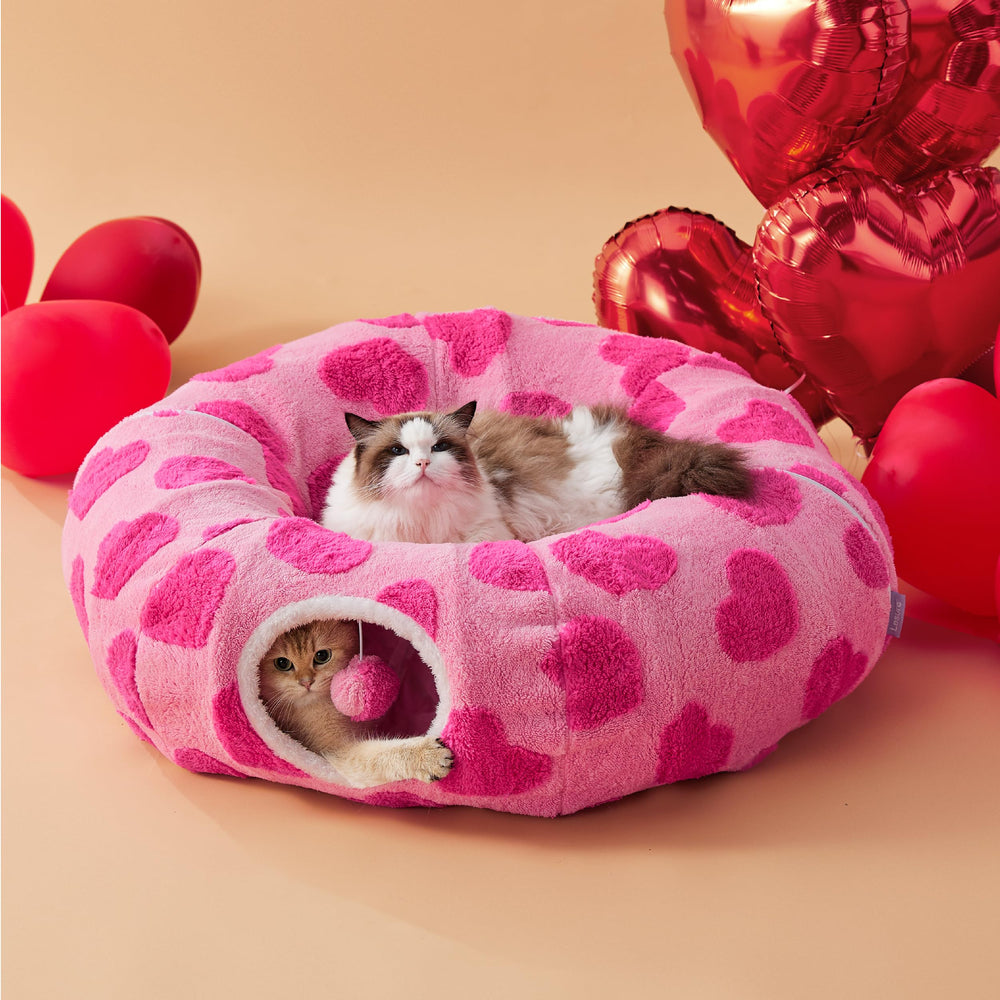 LE SURE Lesure cat tunnel bed in use shows multi-cat play and shared fun.