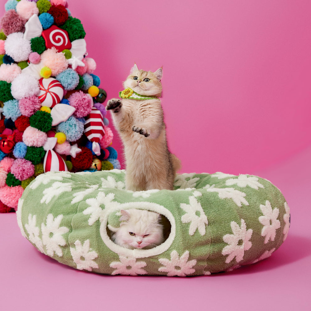 LE SURE Lesure cat tunnel bed's stylish pattern blends with decor and invites cozy downtime.