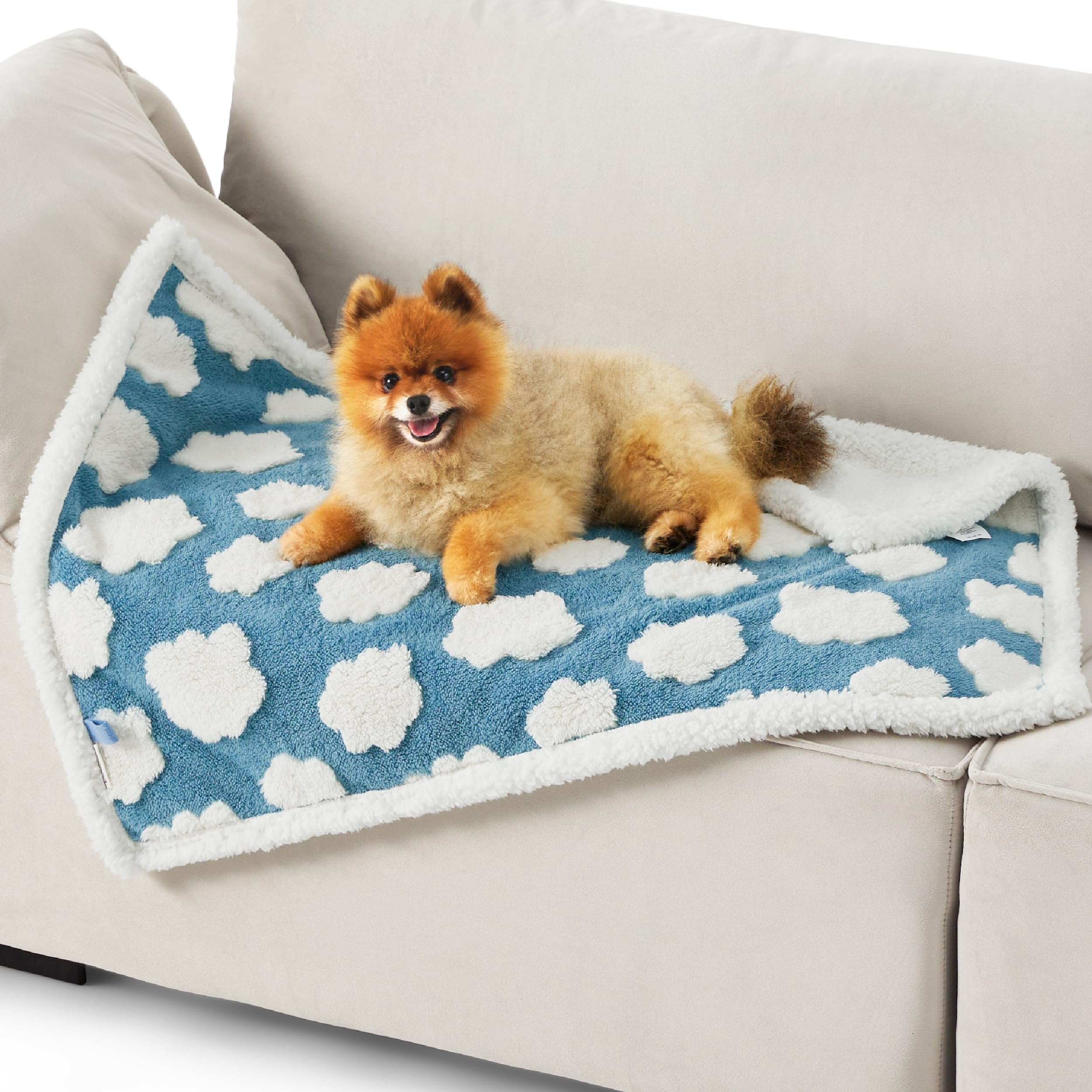LE SURE puppy blanket with sherpa fleece side for plush warmth.