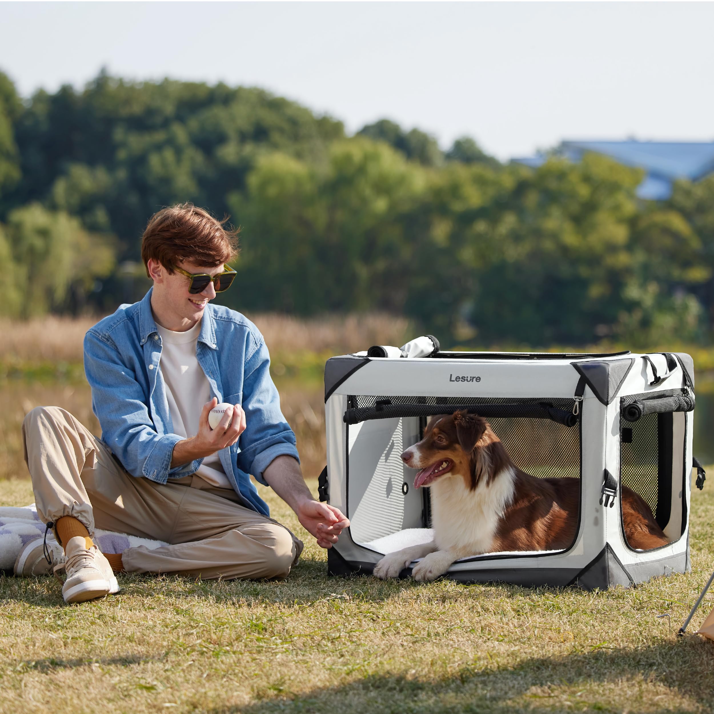 LE SURE Lesure travel kennel side view highlighting pockets for treats and essentials.