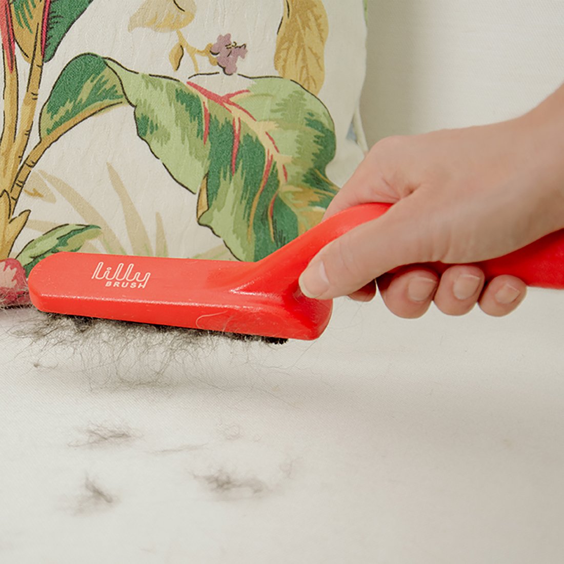 Lilly Brush Forever Furless on car seat shows quick pet fur cleanup during travel.