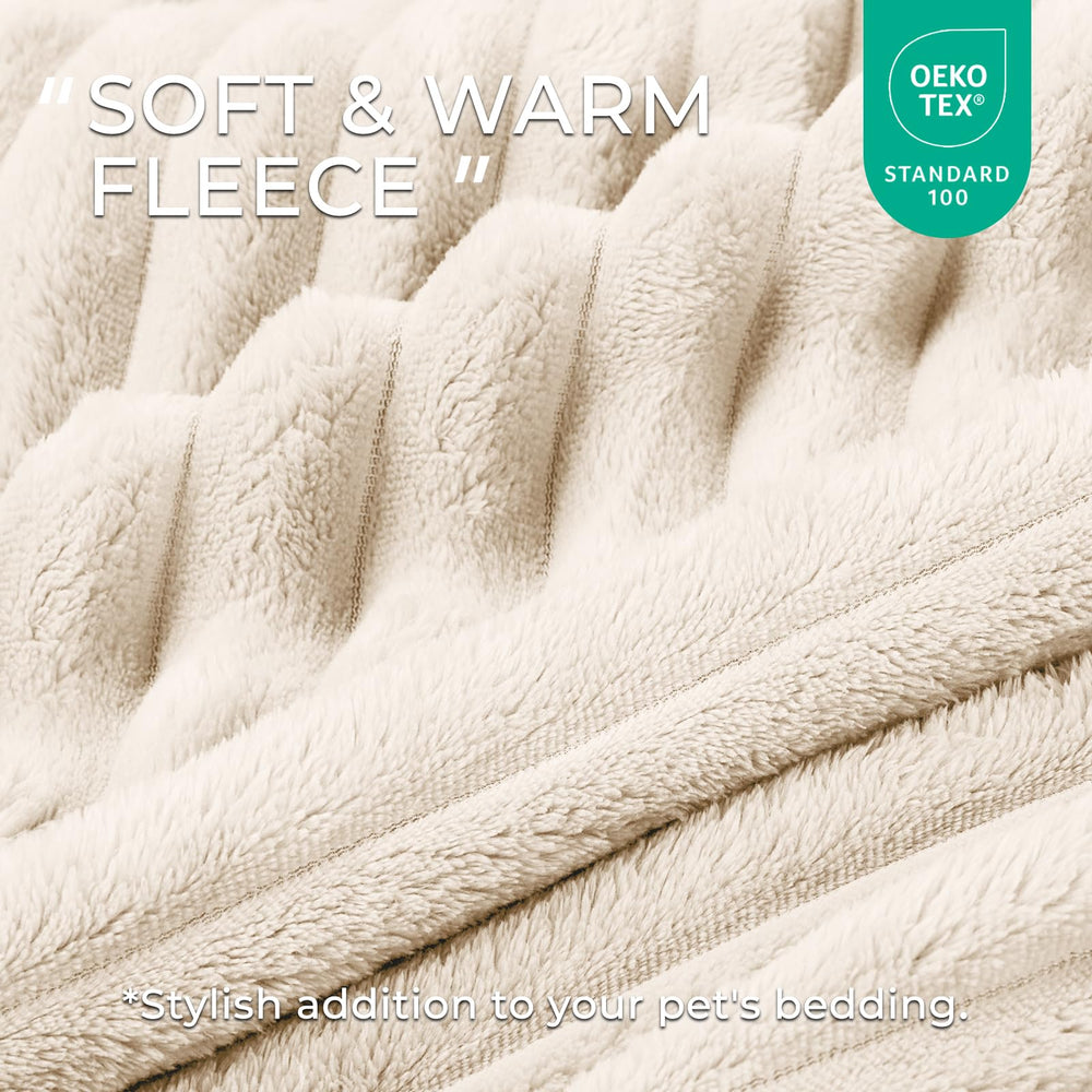 LINENLUX washable dog blanket edge-stitch detail highlighting durability and easy cleaning.