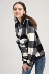 LINYUCHEN Cat Pouch Hoodie soft fleece material showcases warm, snug feel for you and pet