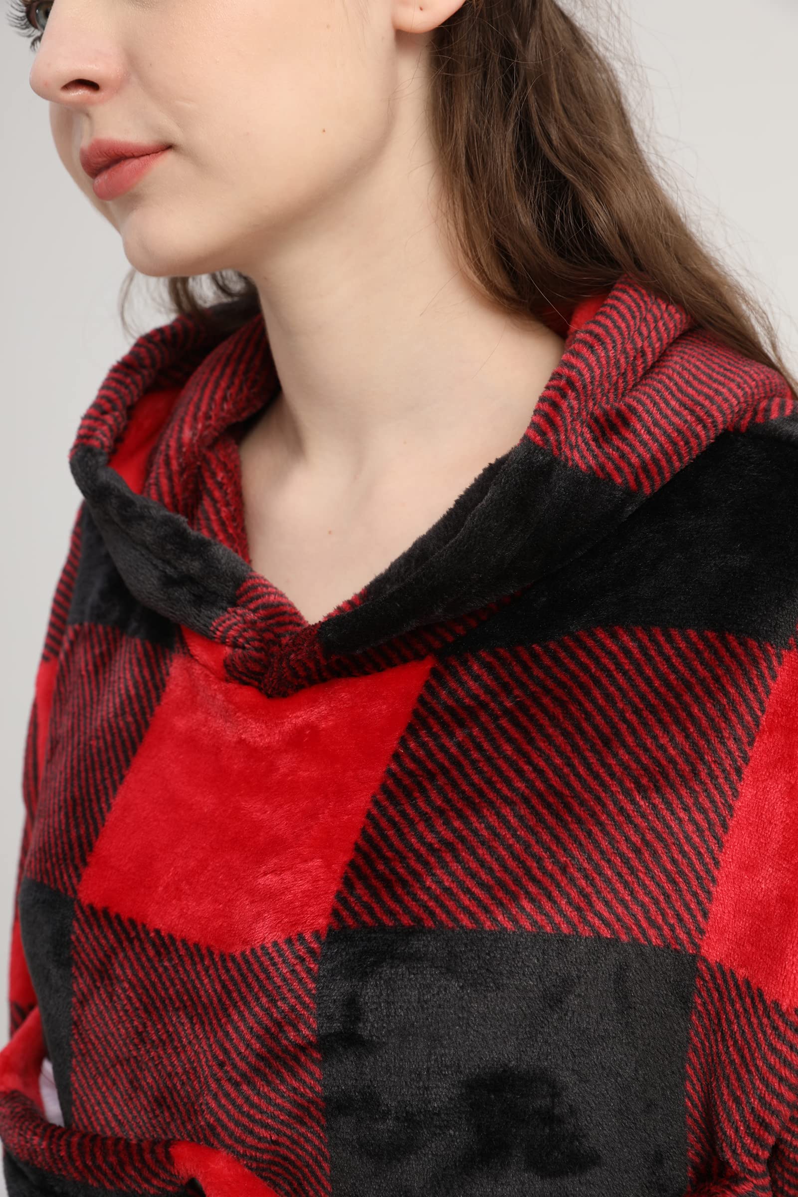 LINYUCHEN cat pouch hoodie worn during travel for close companionship.