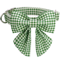 Lionet Paws dog collar with sailor bow in green for stylish everyday walks.