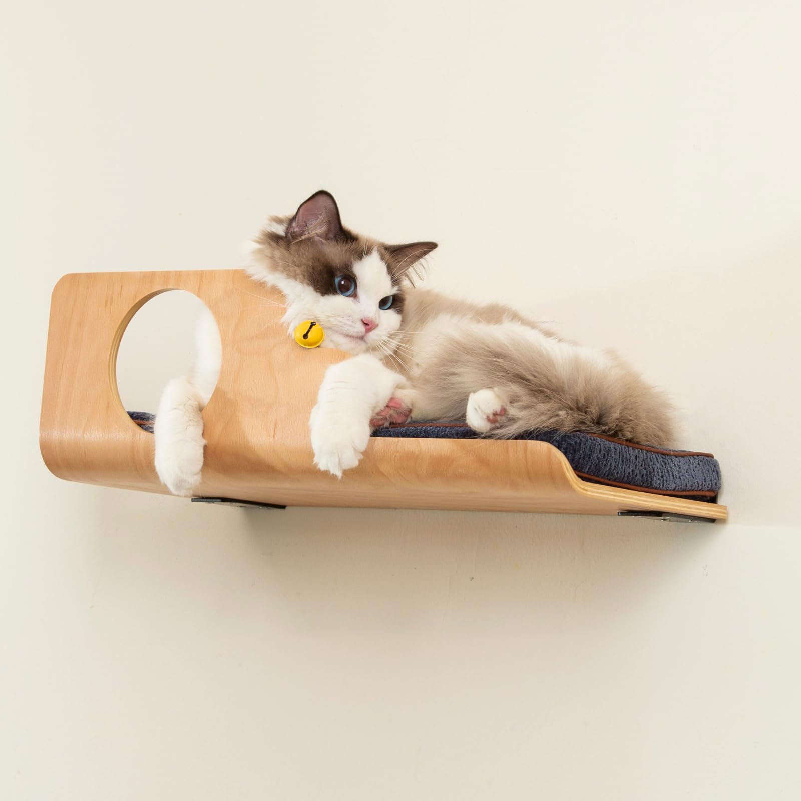 LIORCE cat wall perch package includes two steps and installation guide.