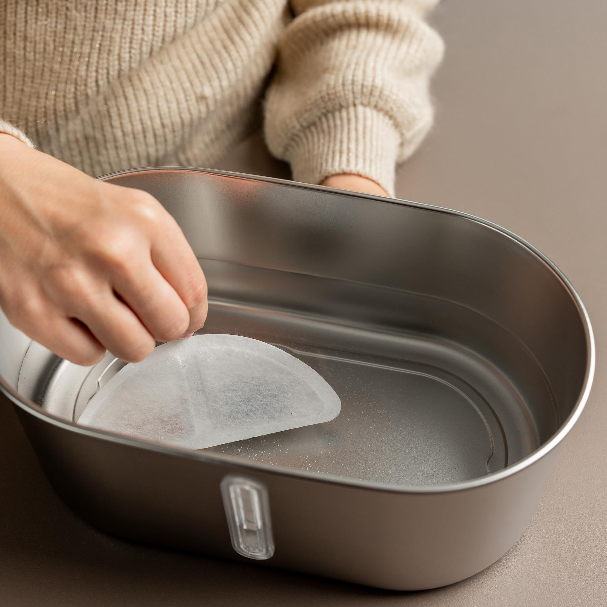 LIPPUP pet enjoys clean water with extended fountain lifespan through filtration.