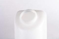 Lixit bottle cap assembly close-up illustrates quick installation and secure vacuum seal.