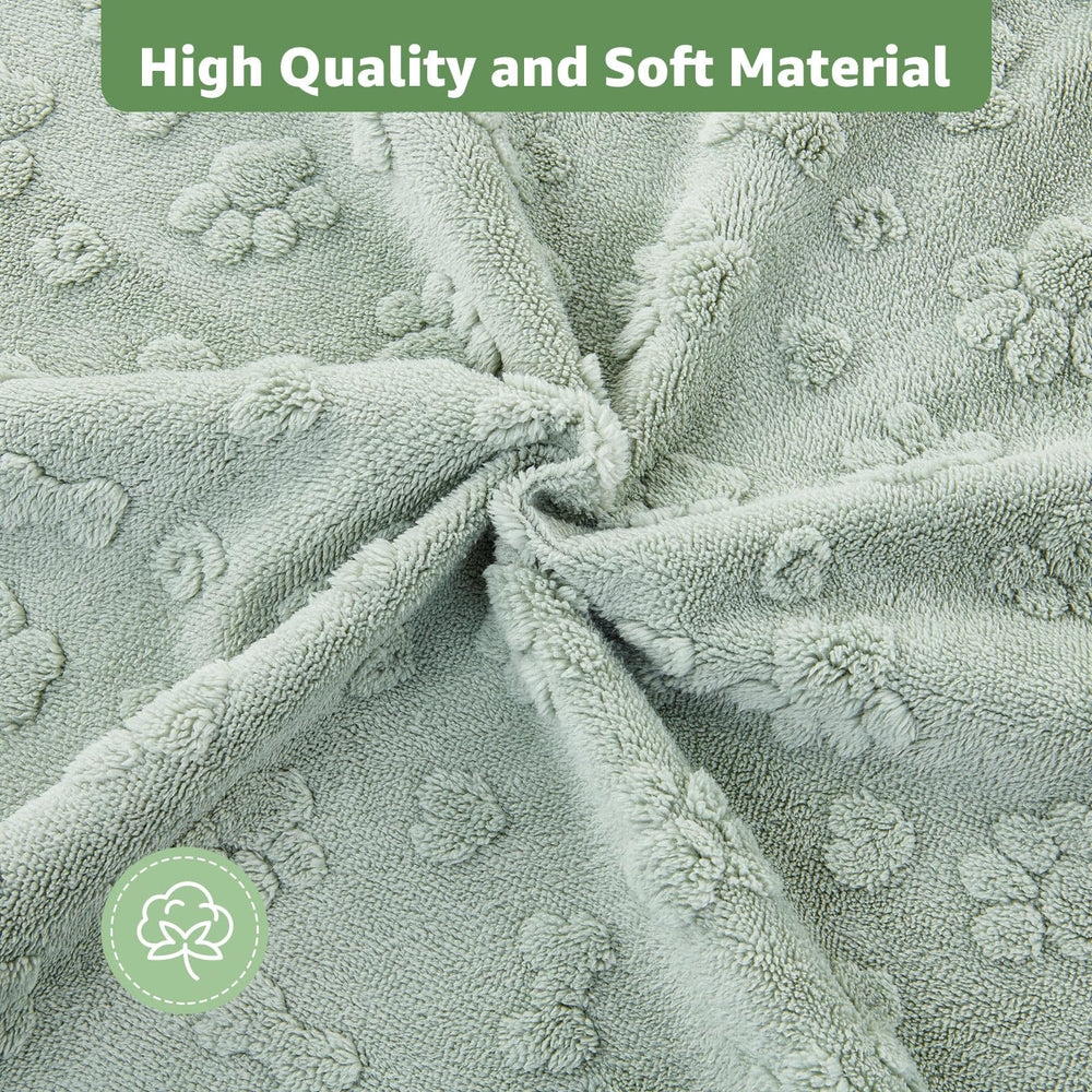 LOOBANI washable pee pad back view with non-slip waterproof backing keeps pad in place.