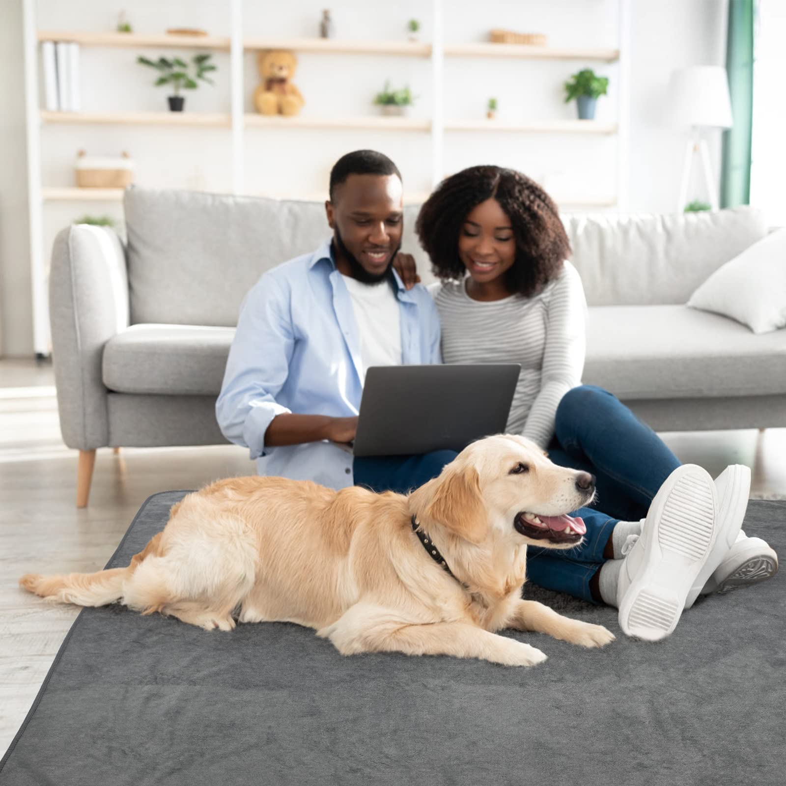 LOOBANI washable pee pad features soft fleece surface cushions puppies during rest.