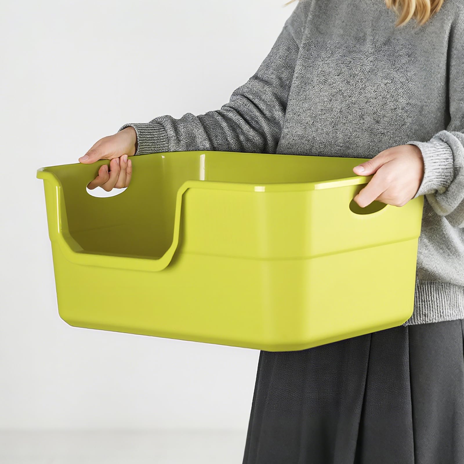 LoopTime litter box corner-fit design saves space in compact rooms.