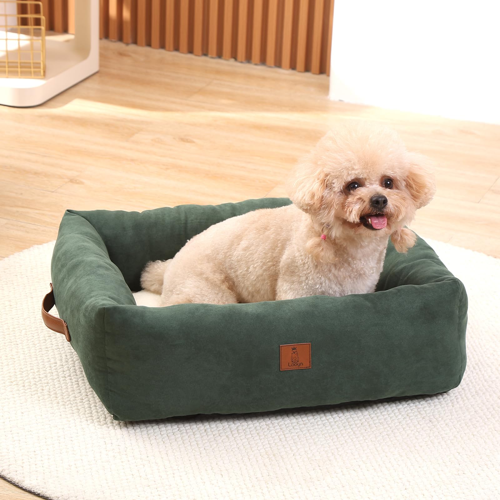 Looyn bed non-slip bottom keeps pets steady.