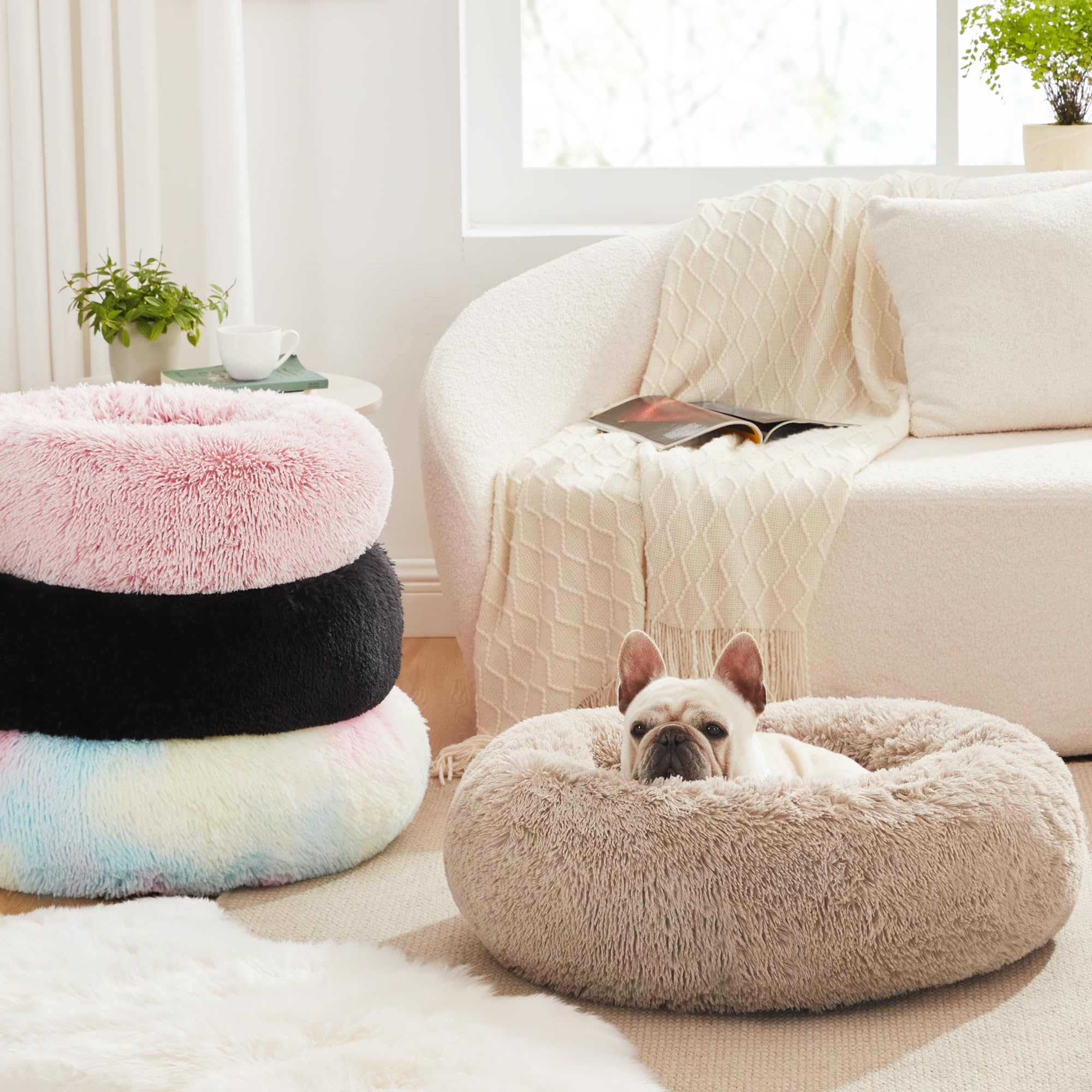 Love's cabin raised rim design supports head and neck during snoozing.