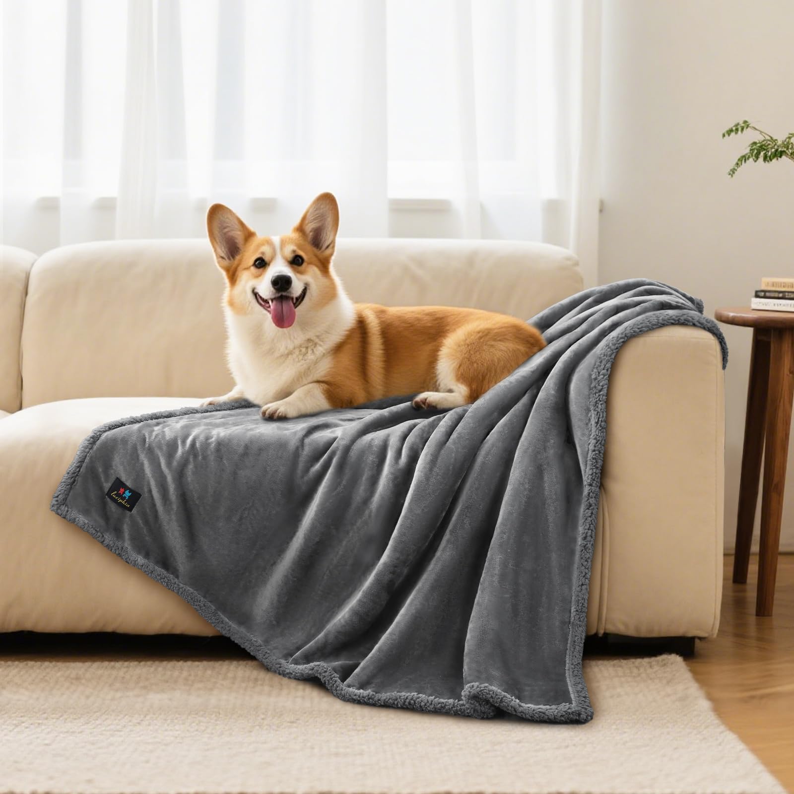 Luciphia easy-care machine-washable blanket suitable for quick cleanup