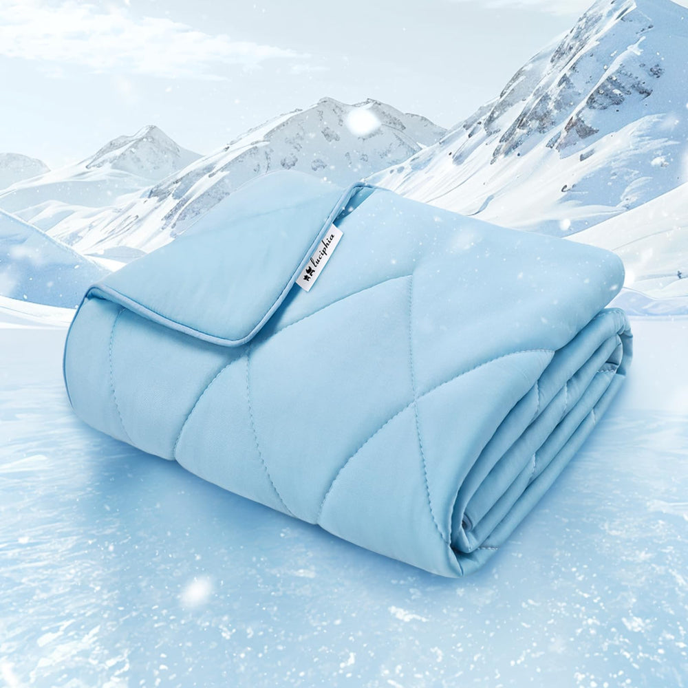 Luciphia cooling blanket for dogs in blue showcases a soft, cooling surface for hot-weather comfort.