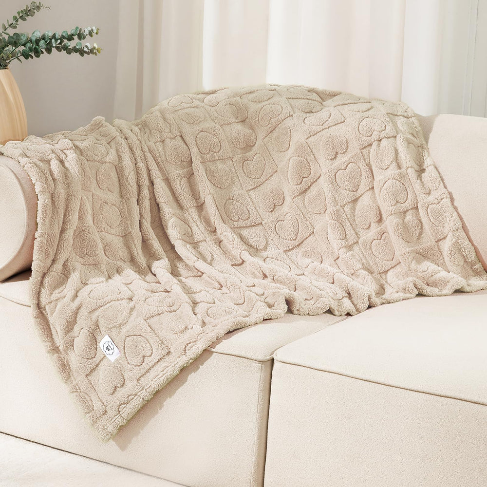 Luciphia premium-fleece-300gsm blanket delivers durable softness for lounging.