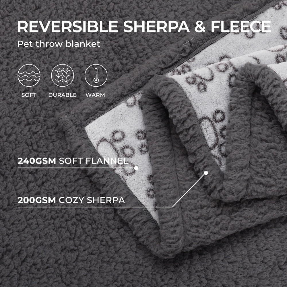 Luciphia waterproof pet blanket used on car seat for easy protection