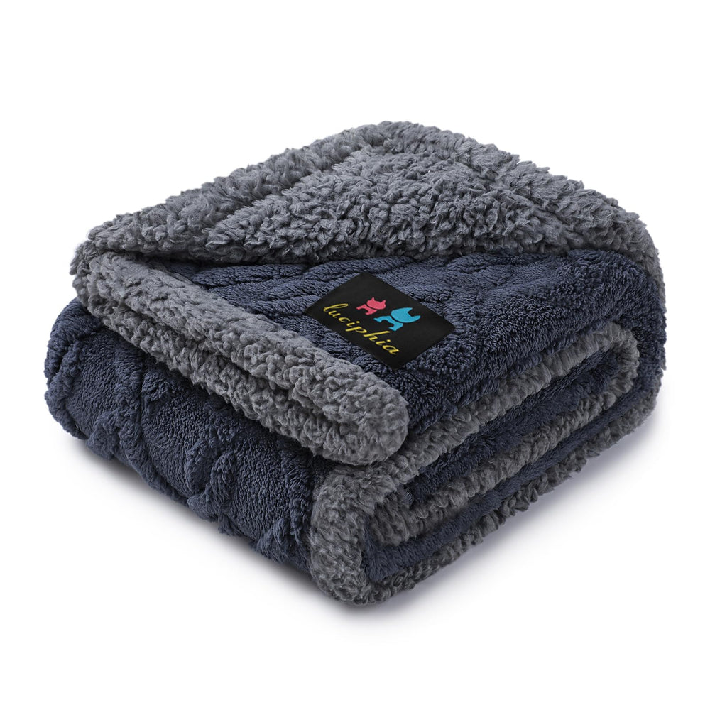 Luciphia Waterproof Pet Blanket close-up shows fleece and sherpa for cozy warmth.