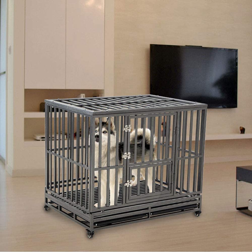 LUCKUP heavy duty dog cage assembly step illustrates fast setup in minutes.