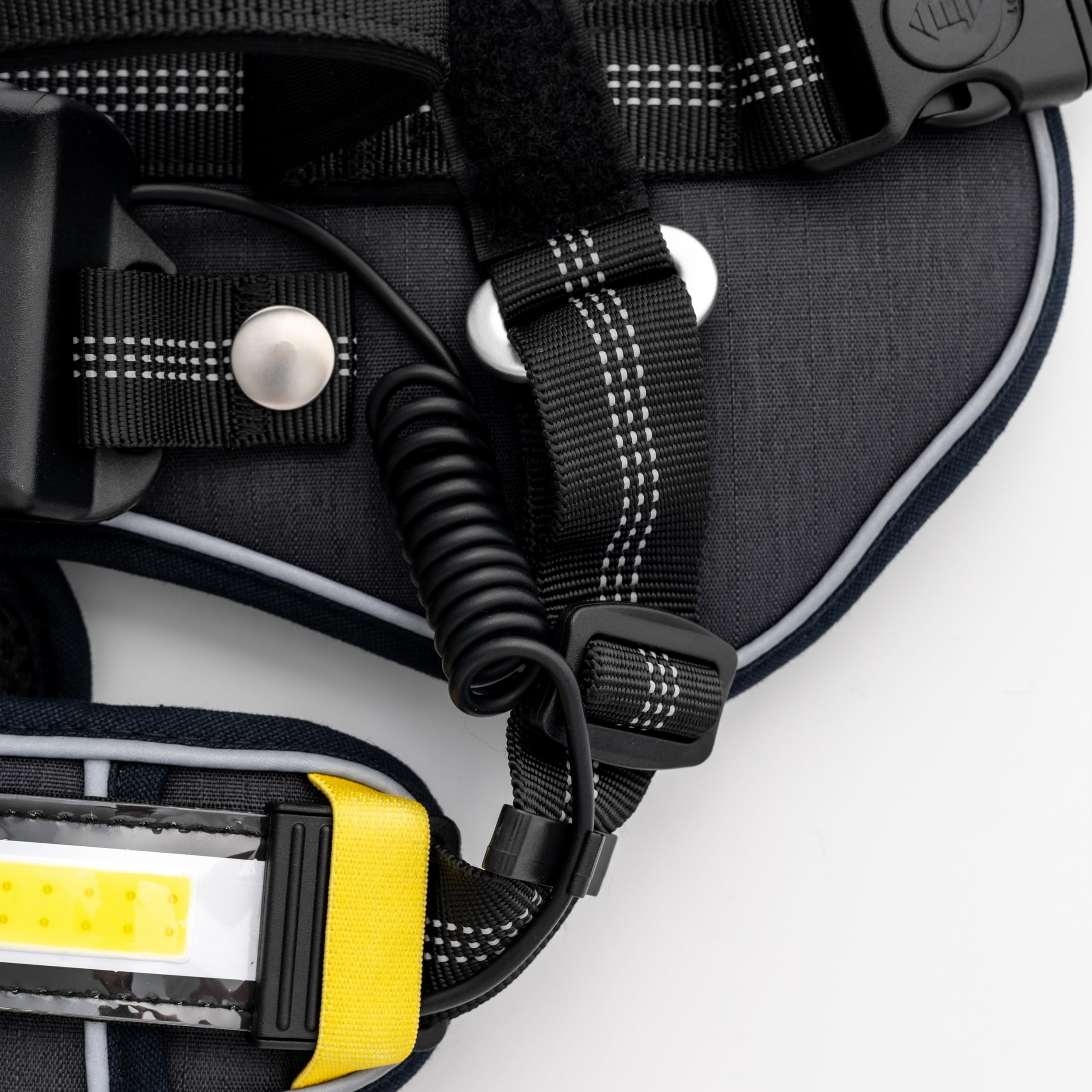 Lumi Pawtners Lumi One harness uses durable, sustainable materials for outdoor wear.
