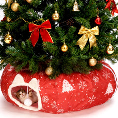 LVUVXVAV cat tunnel bed under Christmas tree creates festive décor and a cozy hideaway.