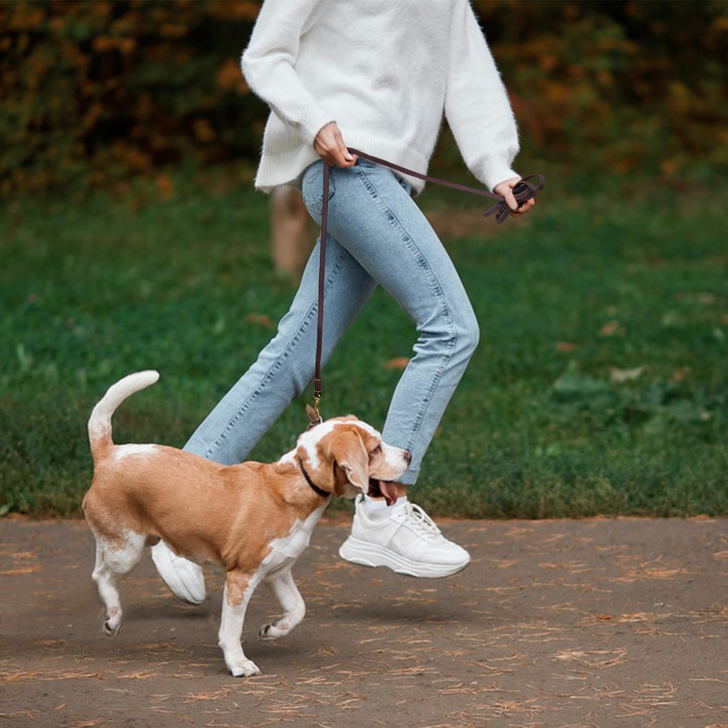 LWBMG Leather Dog Leash durable stitching detail promises long-lasting daily use.