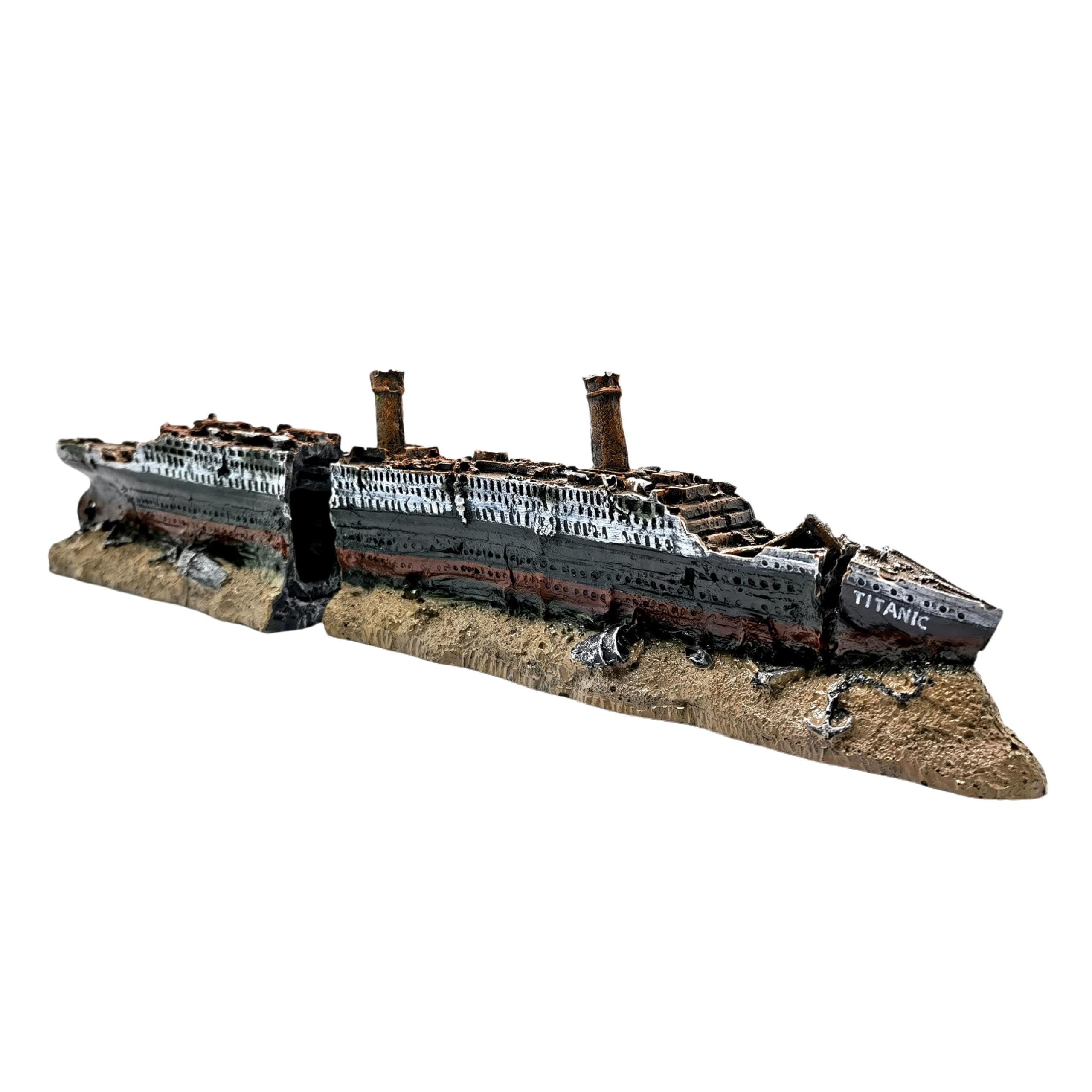 M2cbridge Titanic shipwreck hull detail provides a dramatic hideout for small fish.