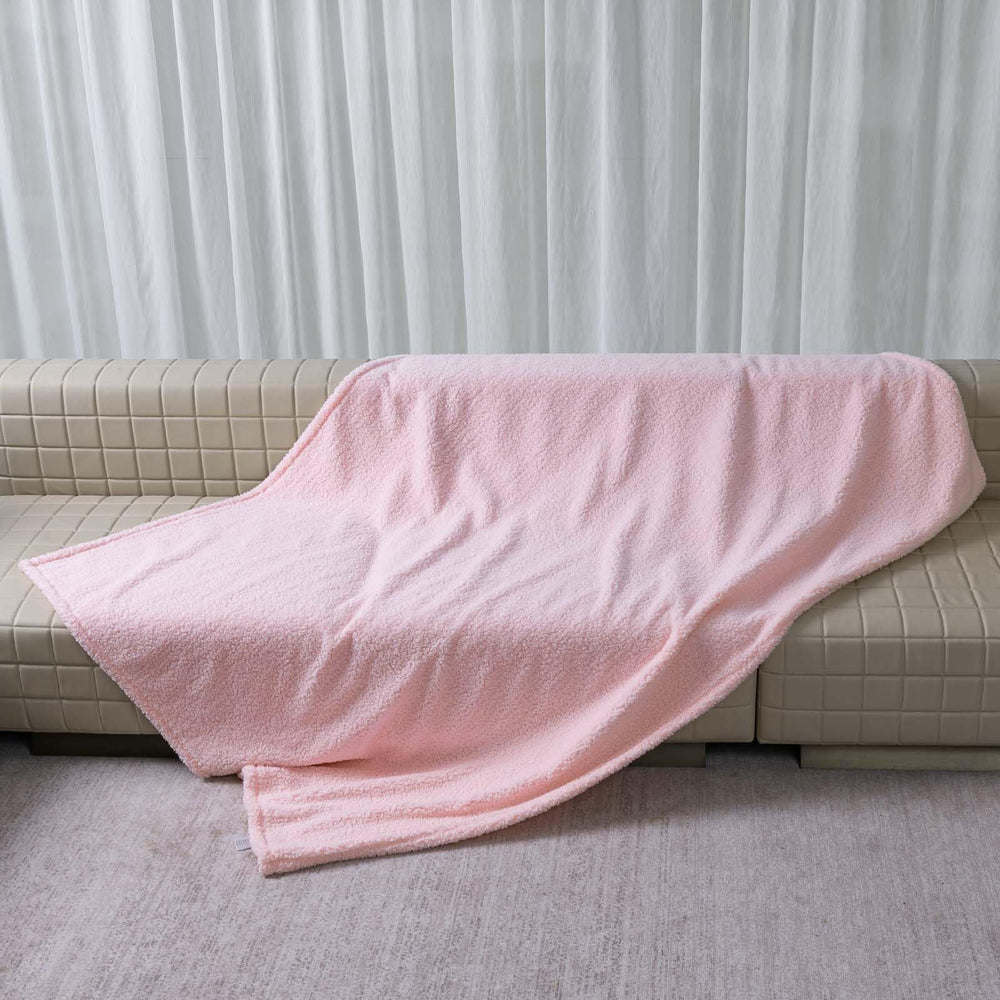 Maidewow Pink Calming Pets Blanket features reversible textures for versatile styling and protection.
