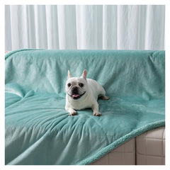 Maidewow travel-friendly green pet blanket being used for travel and easy care.