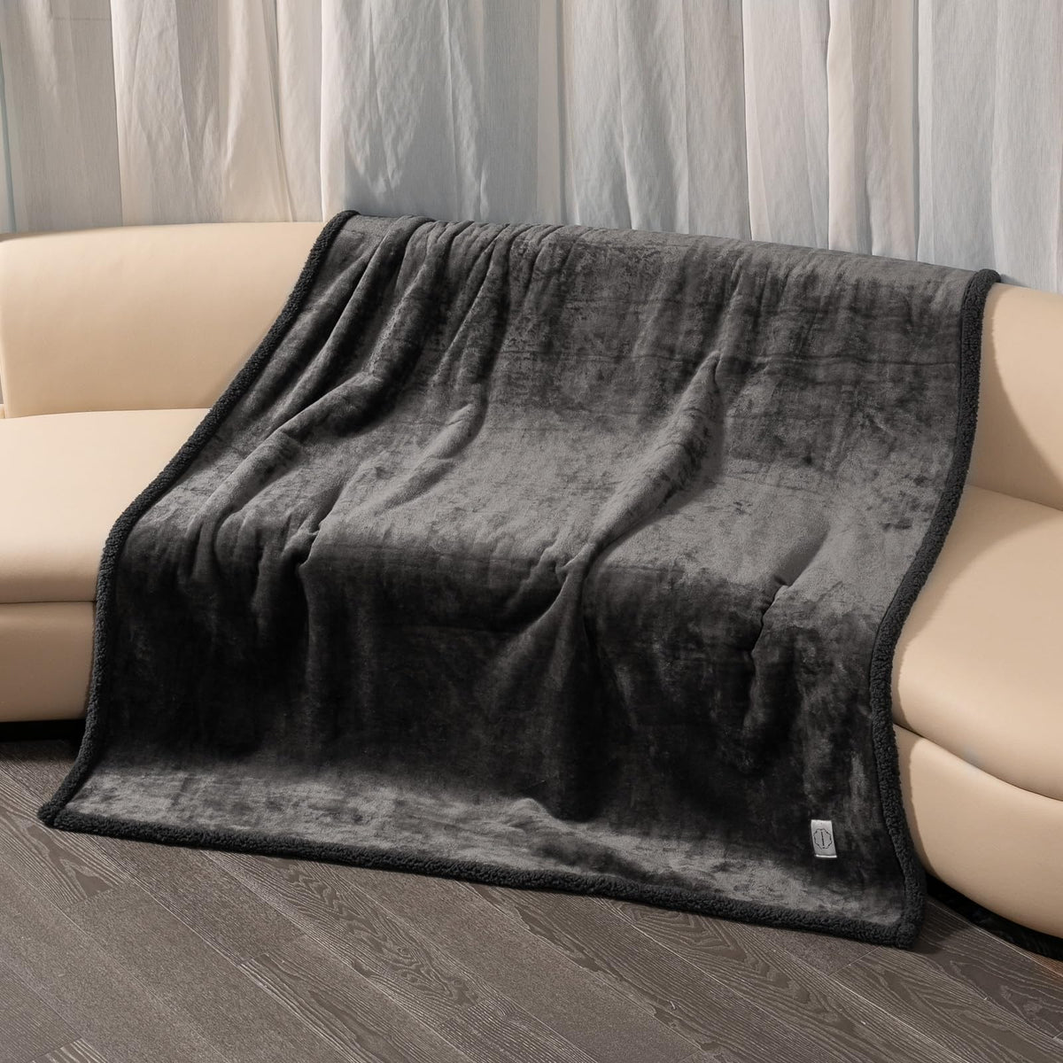 Maidewow waterproof dog blanket sherpa side keeps pets warm and comfy on chilly nights.