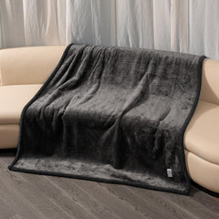 Maidewow waterproof dog blanket sherpa side provides cozy warmth and spill protection.