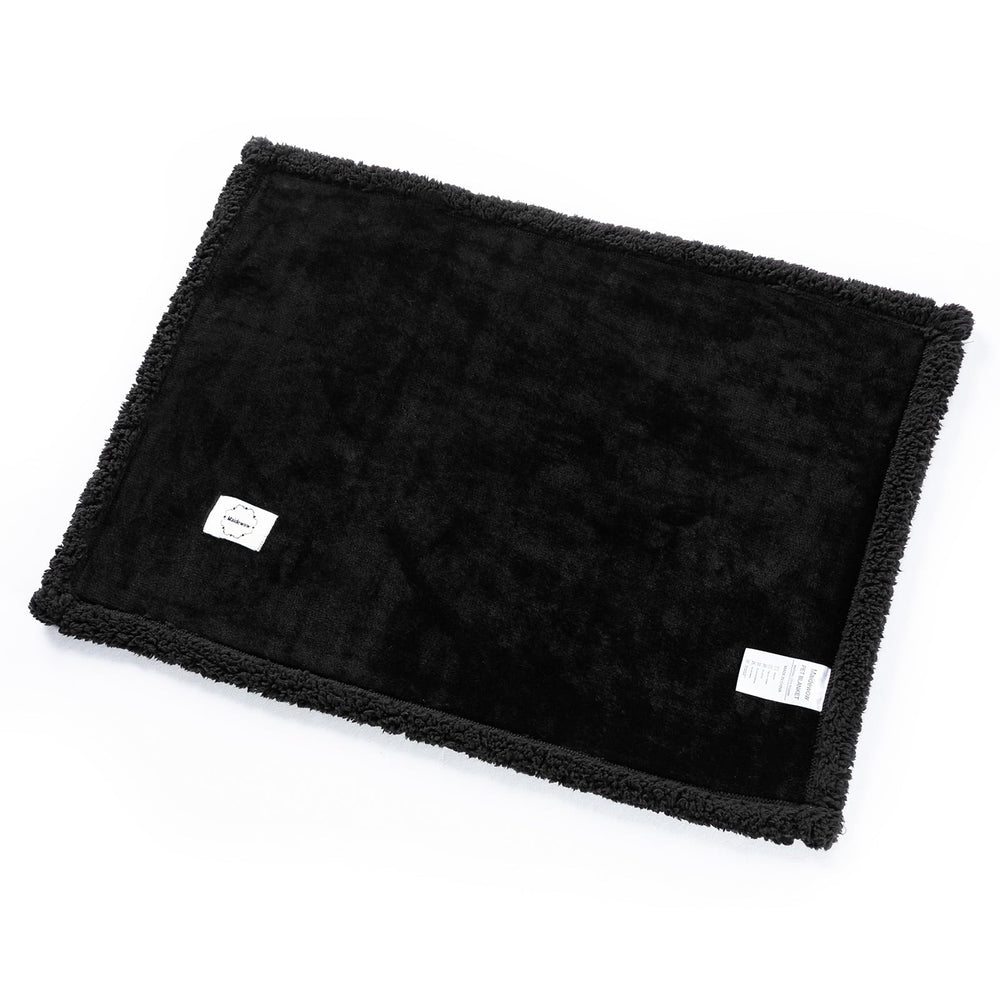Maidewow waterproof dog throw blanket with flannel side for cozy warmth.